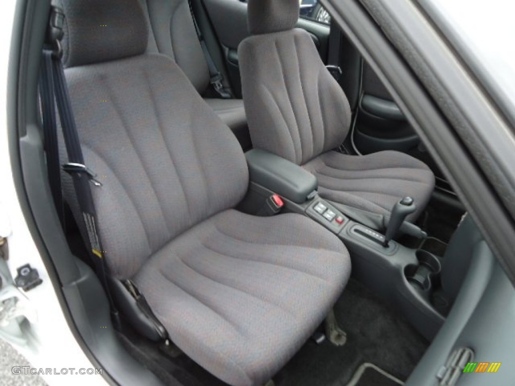 2000 Sunfire SE Sedan - Bright White / Graphite photo #17