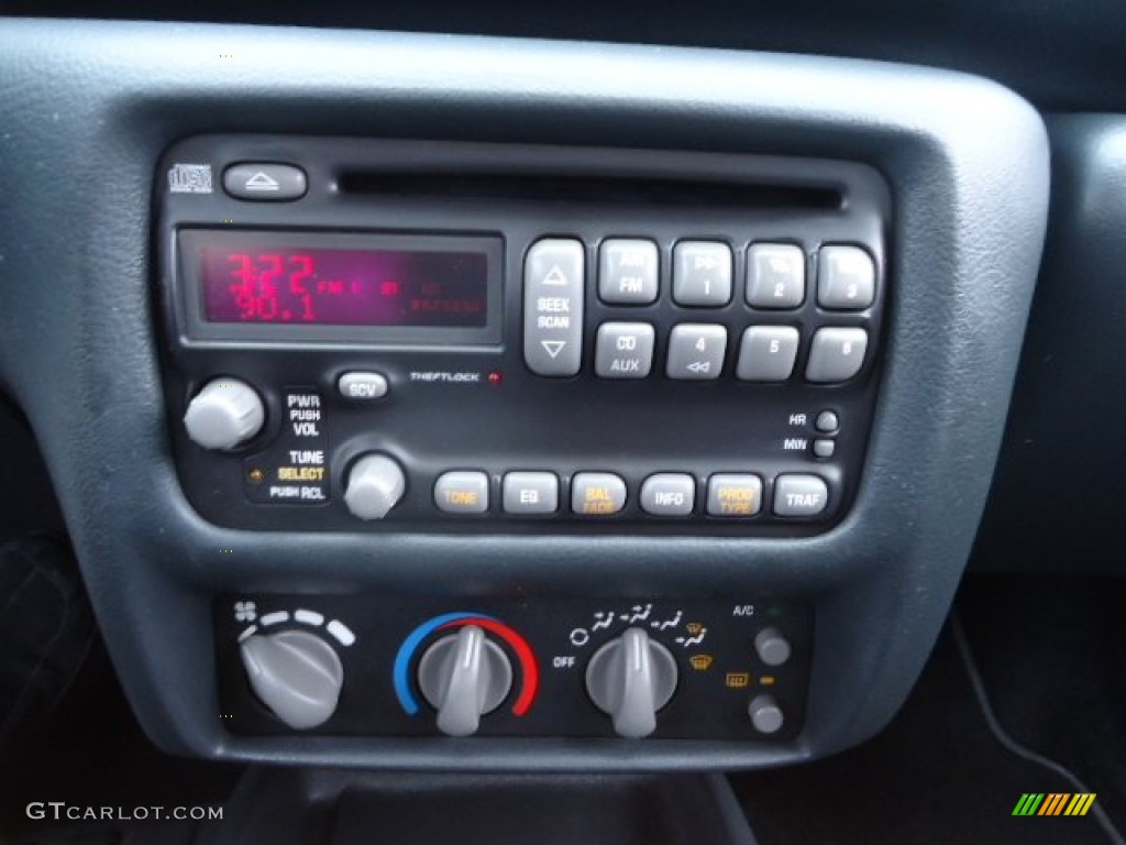 2000 Sunfire SE Sedan - Bright White / Graphite photo #22