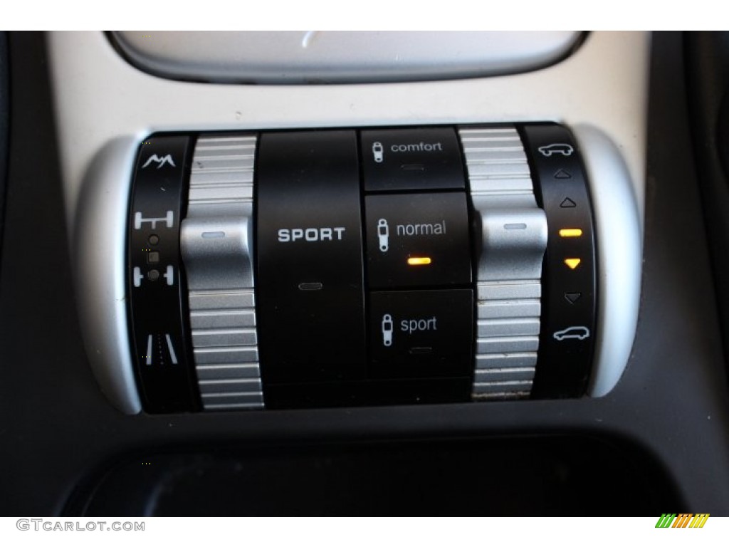 2010 Porsche Cayenne GTS Controls Photo #87484805