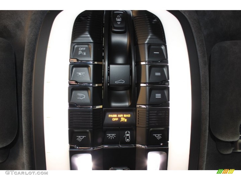 2014 Porsche Cayenne GTS Controls Photo #87487400