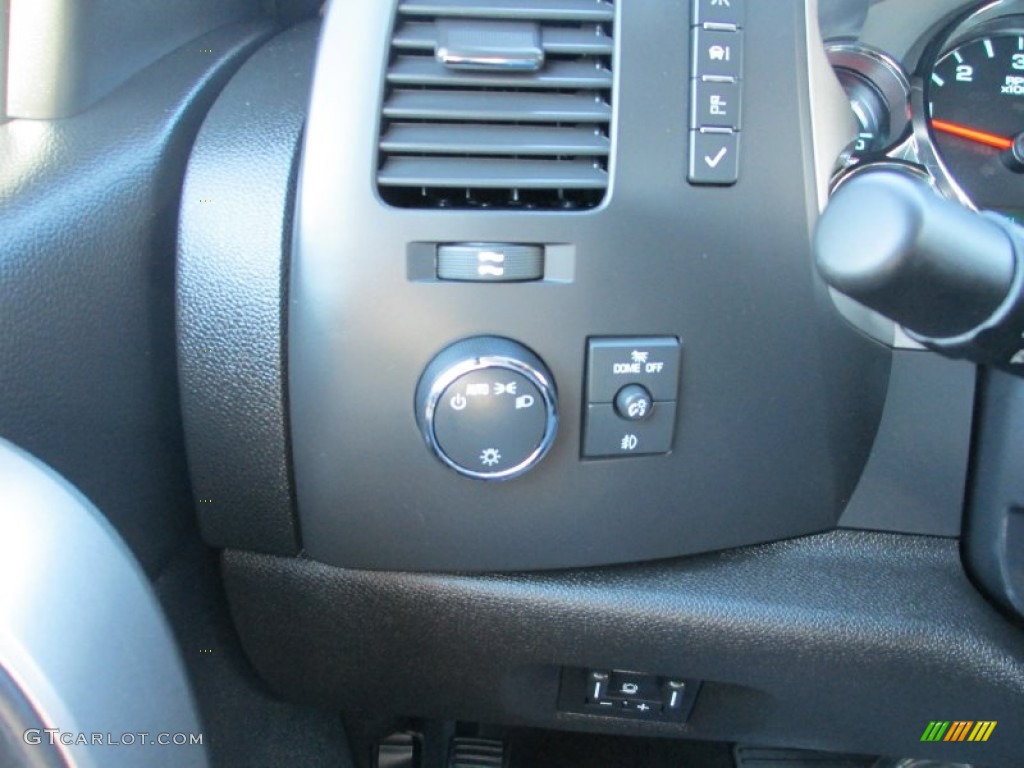 2011 Chevrolet Silverado 1500 LT Extended Cab 4x4 Controls Photo #87491348