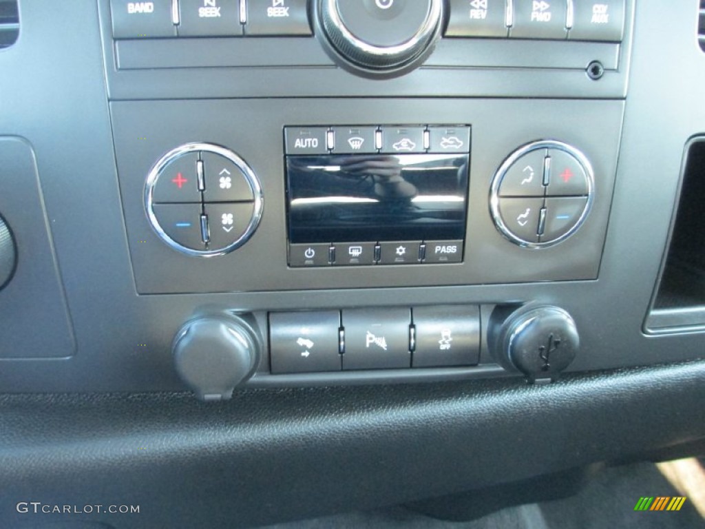 2011 Chevrolet Silverado 1500 LT Extended Cab 4x4 Controls Photo #87491384