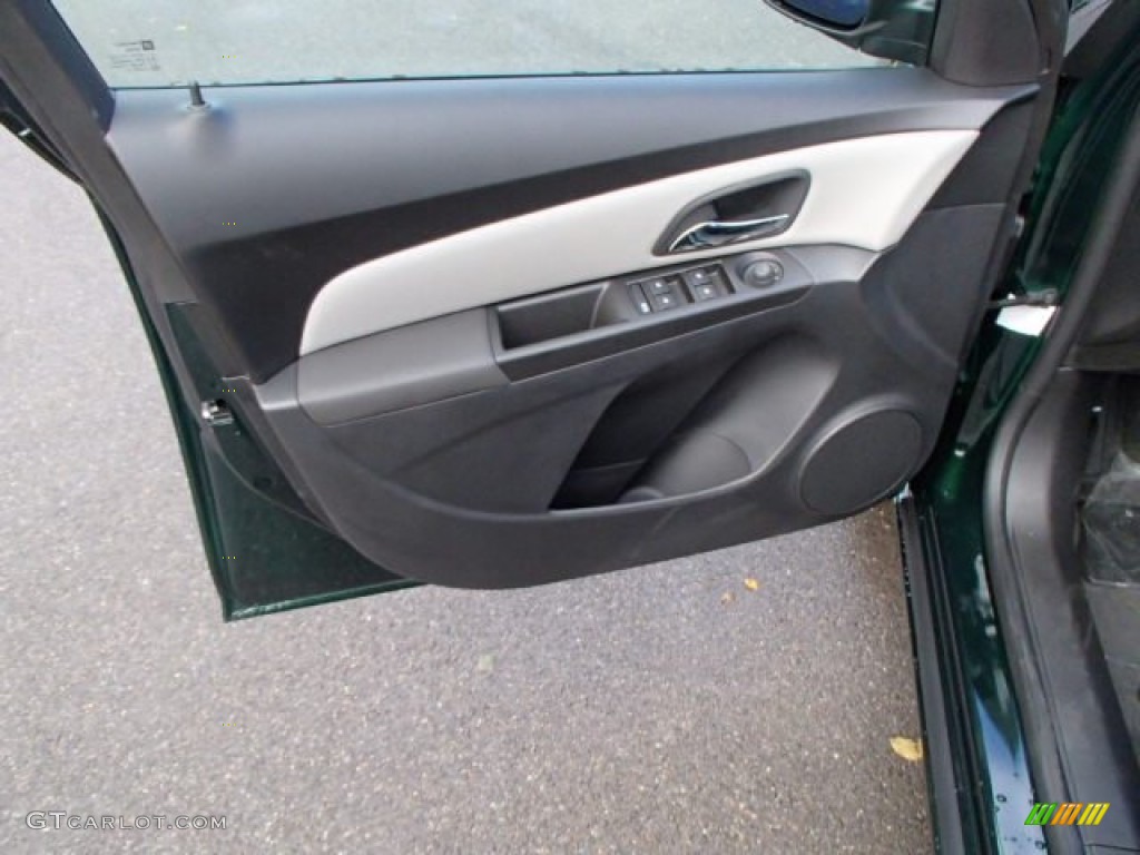 2014 Cruze LS - Rainforest Green Metallic / Jet Black/Medium Titanium photo #11