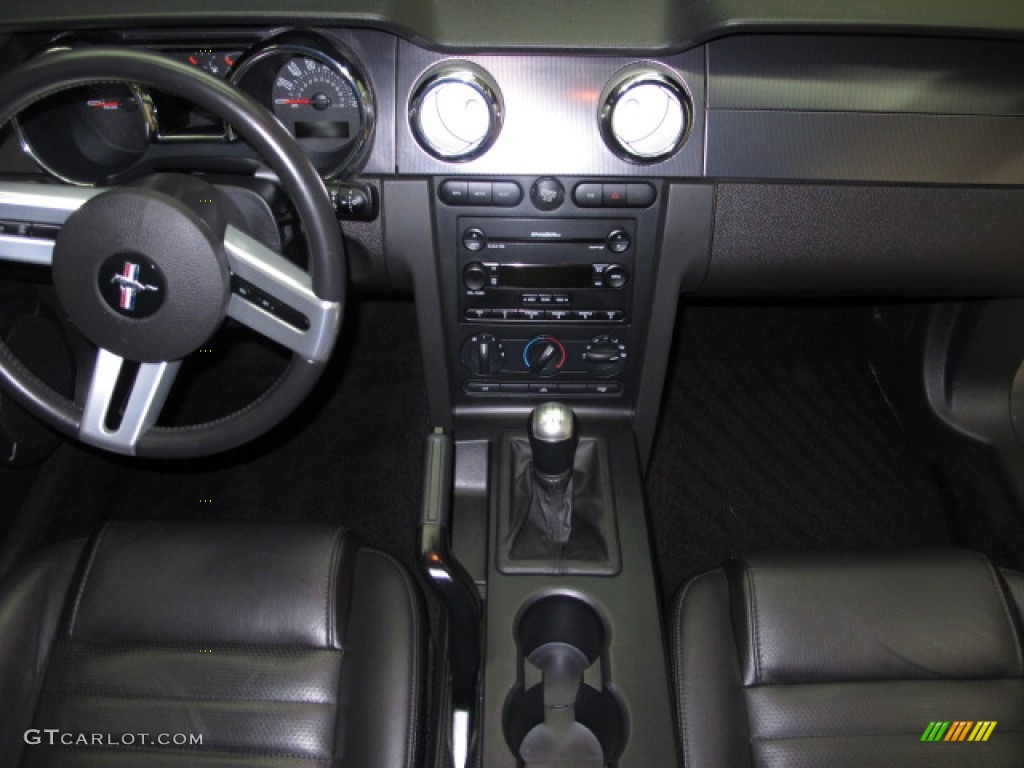 2006 Mustang GT Premium Convertible - Satin Silver Metallic / Dark Charcoal photo #23