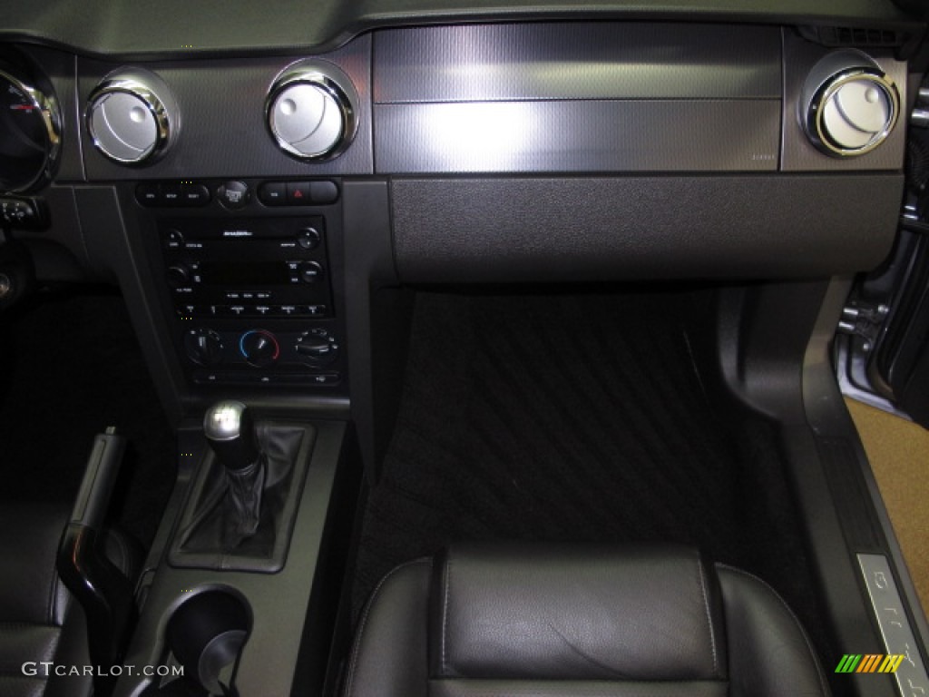 2006 Mustang GT Premium Convertible - Satin Silver Metallic / Dark Charcoal photo #24