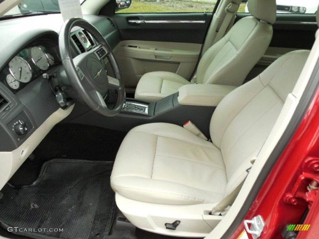 2007 300 Touring - Inferno Red Crystal Pearlcoat / Dark Slate Gray/Light Graystone photo #4