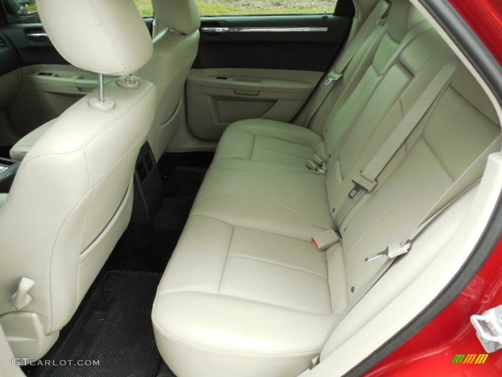 2007 300 Touring - Inferno Red Crystal Pearlcoat / Dark Slate Gray/Light Graystone photo #5