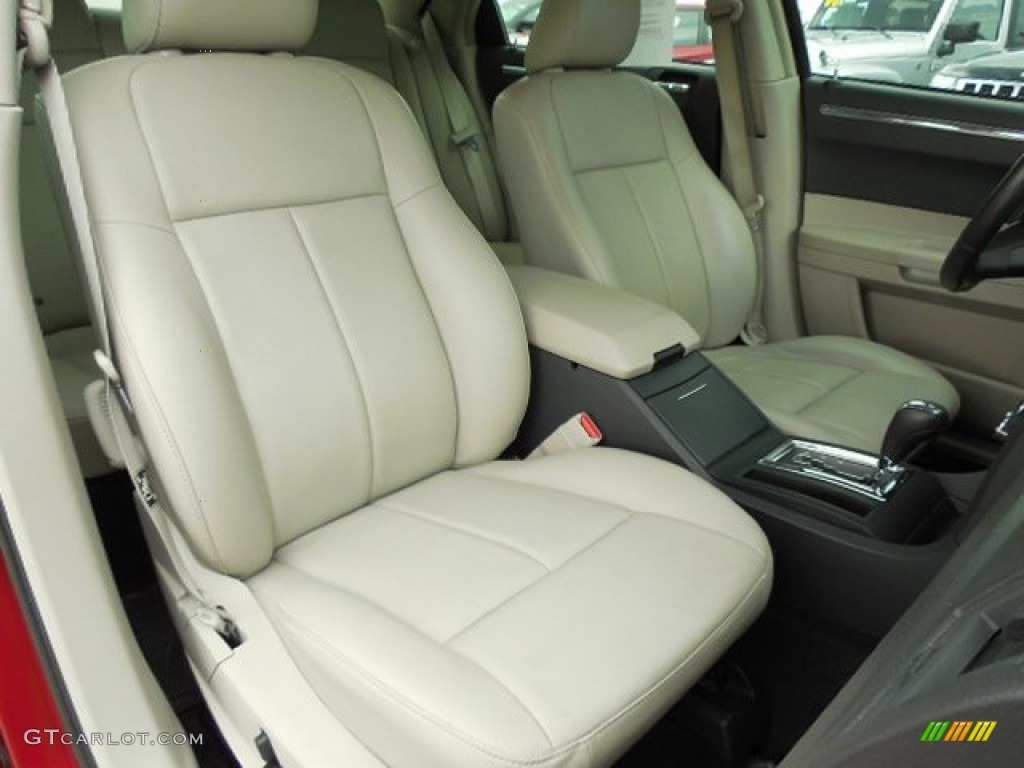 2007 300 Touring - Inferno Red Crystal Pearlcoat / Dark Slate Gray/Light Graystone photo #12