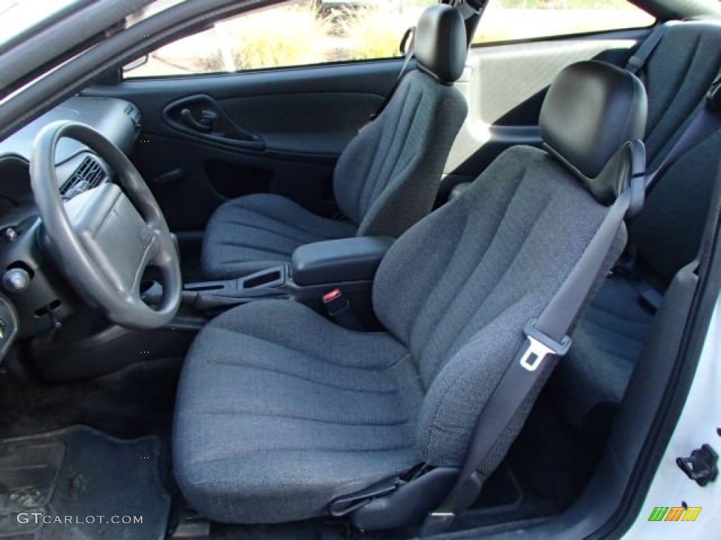 2002 Cavalier Coupe - Bright White / Graphite photo #10