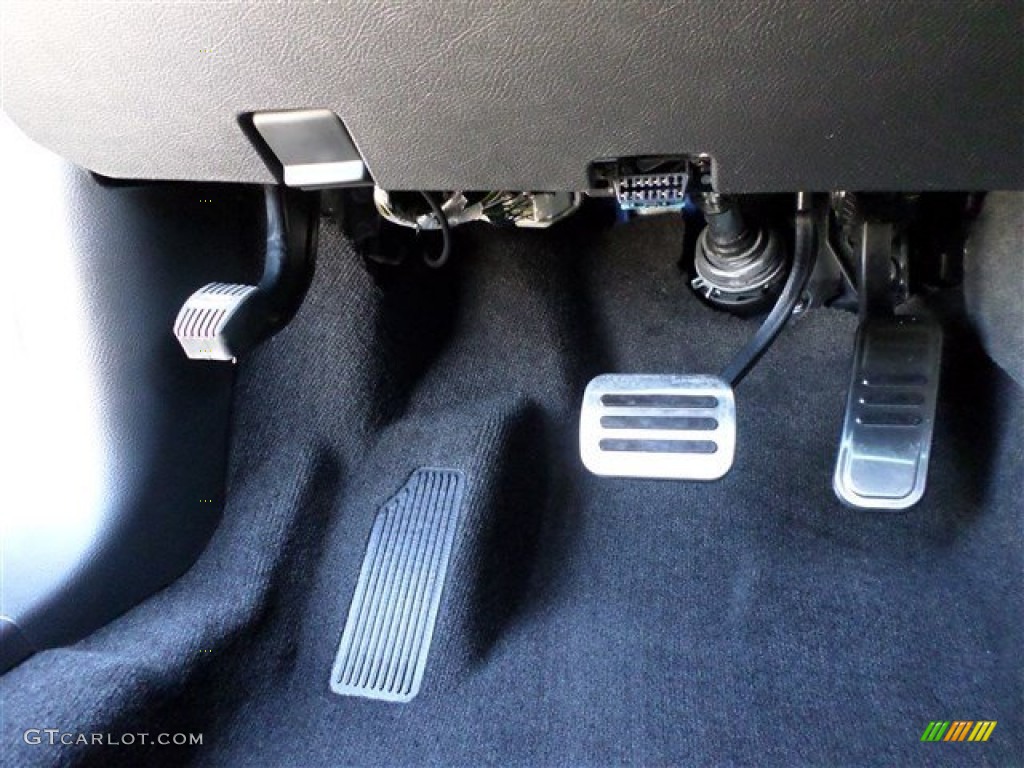 2014 Ford Taurus SHO AWD Controls Photo #87519336