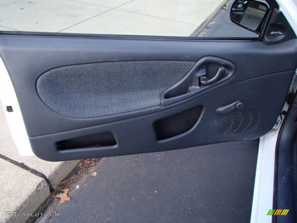 2002 Cavalier Coupe - Bright White / Graphite photo #13