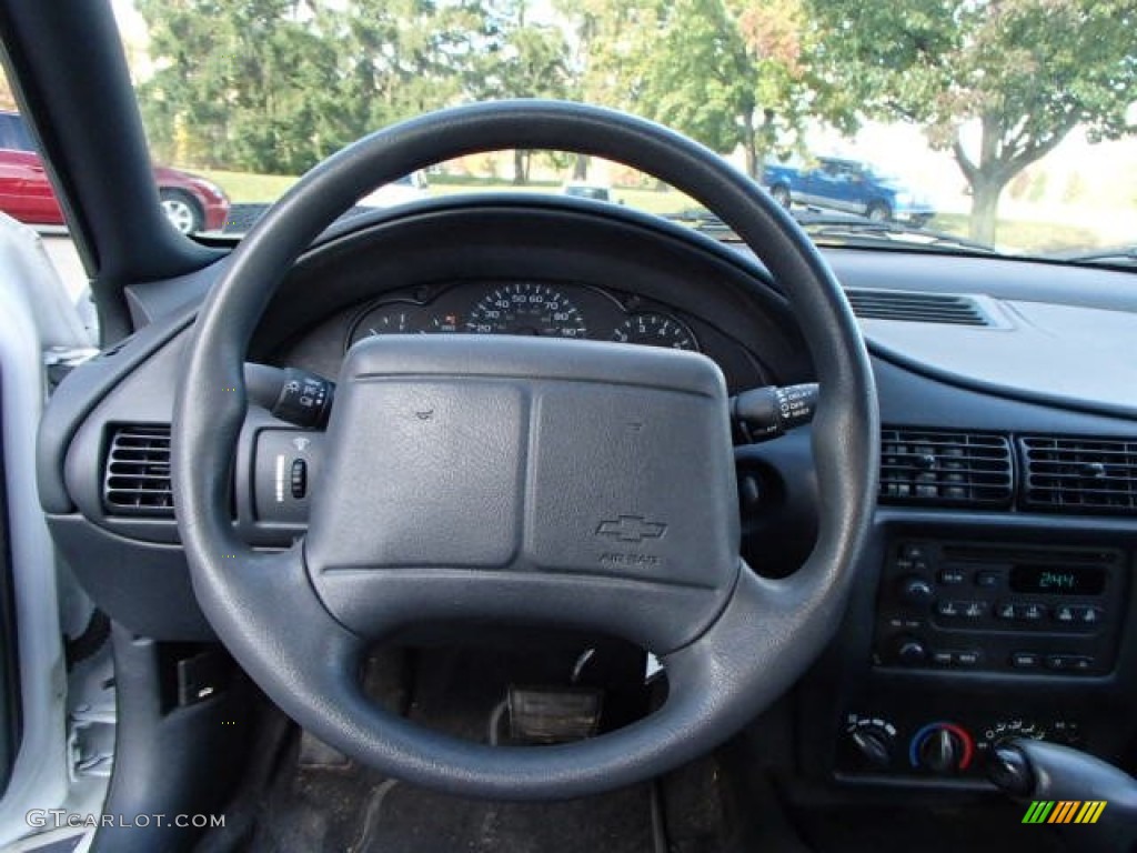 2002 Cavalier Coupe - Bright White / Graphite photo #17