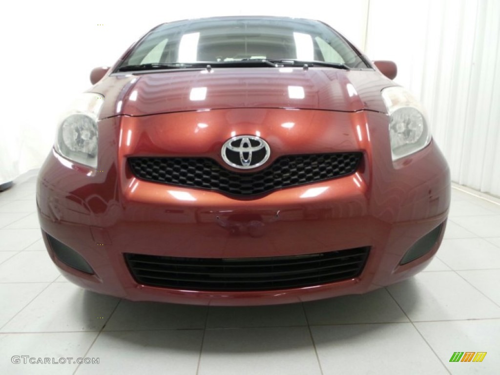2009 Yaris 5 Door Liftback - Carmine Red Metallic / Dark Charcoal photo #2
