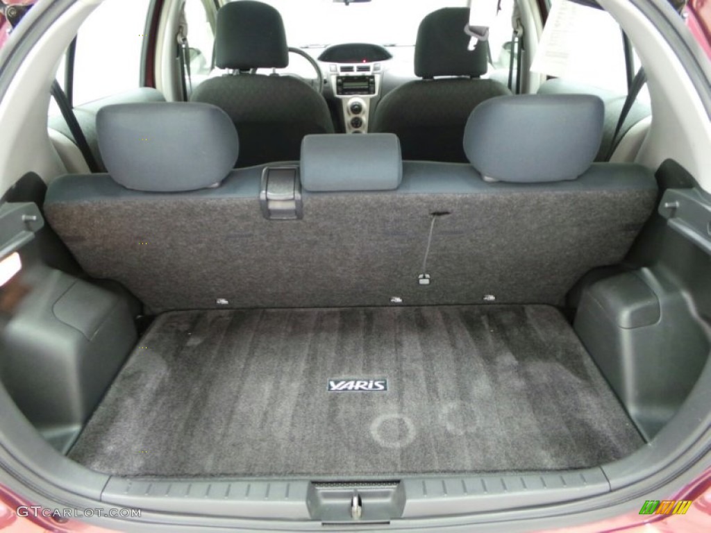 2009 Yaris 5 Door Liftback - Carmine Red Metallic / Dark Charcoal photo #3