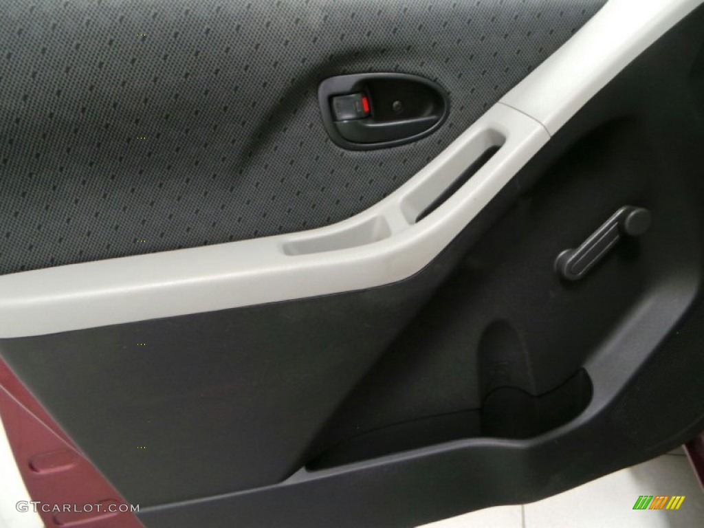 2009 Yaris 5 Door Liftback - Carmine Red Metallic / Dark Charcoal photo #10
