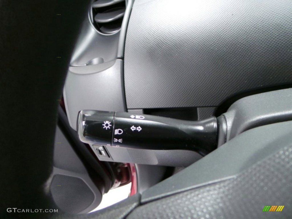 2009 Yaris 5 Door Liftback - Carmine Red Metallic / Dark Charcoal photo #14