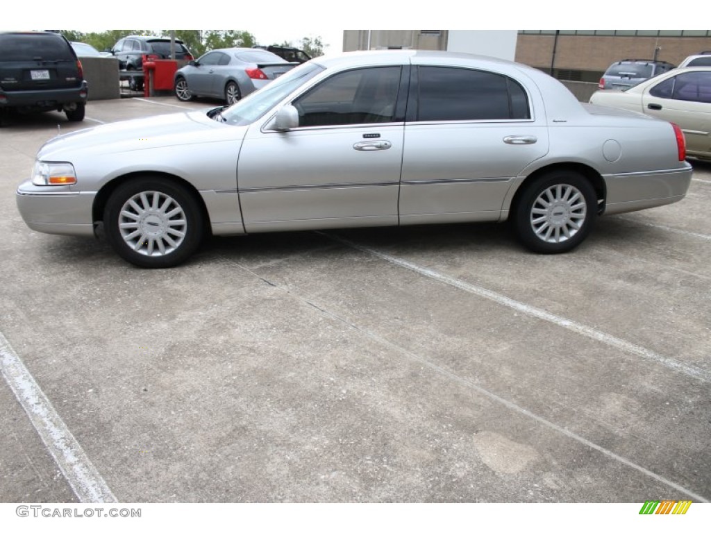 Silver Birch Metallic 2005 Lincoln Town Car Signature Exterior Photo #87531626