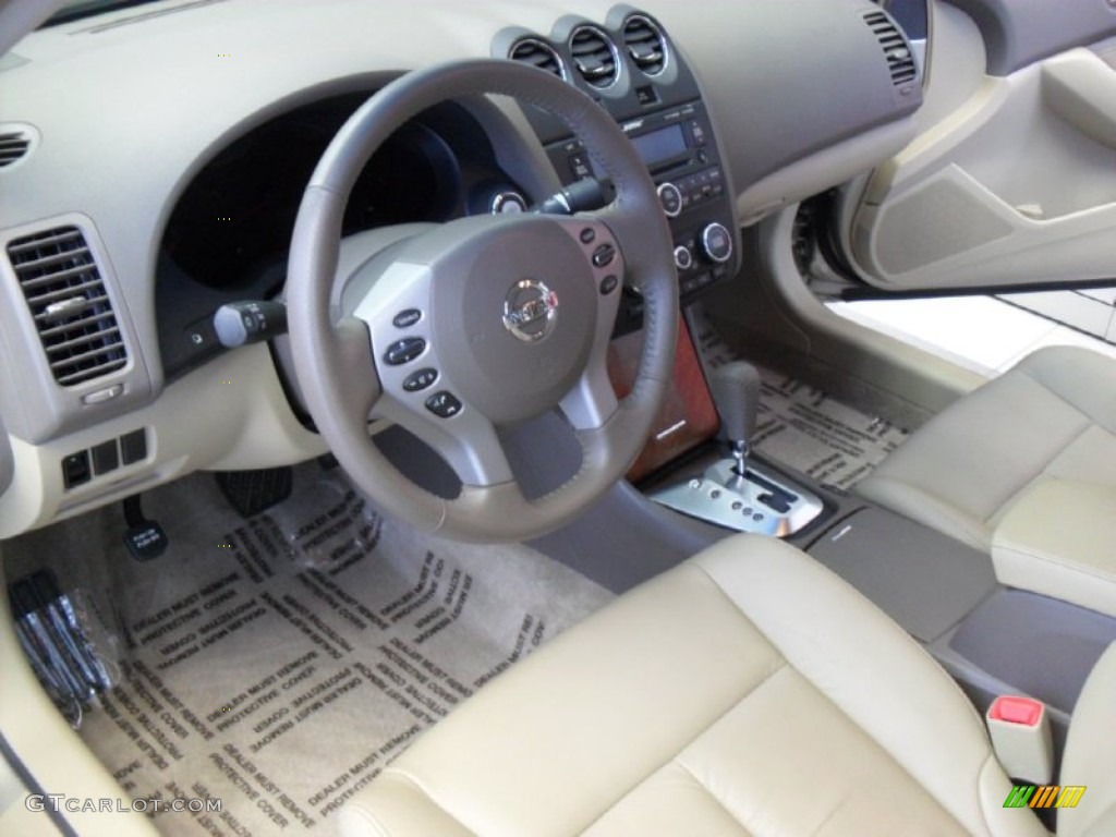 2009 Altima 2.5 SL - Sonoran Sand Metallic / Blond photo #14