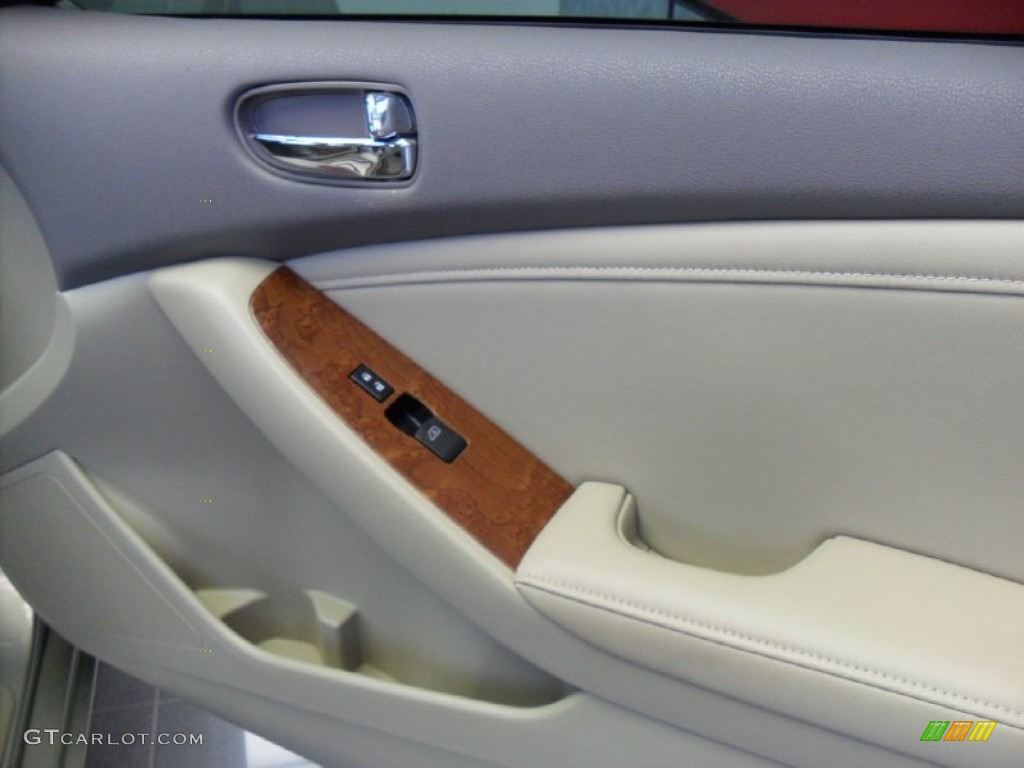 2009 Altima 2.5 SL - Sonoran Sand Metallic / Blond photo #22