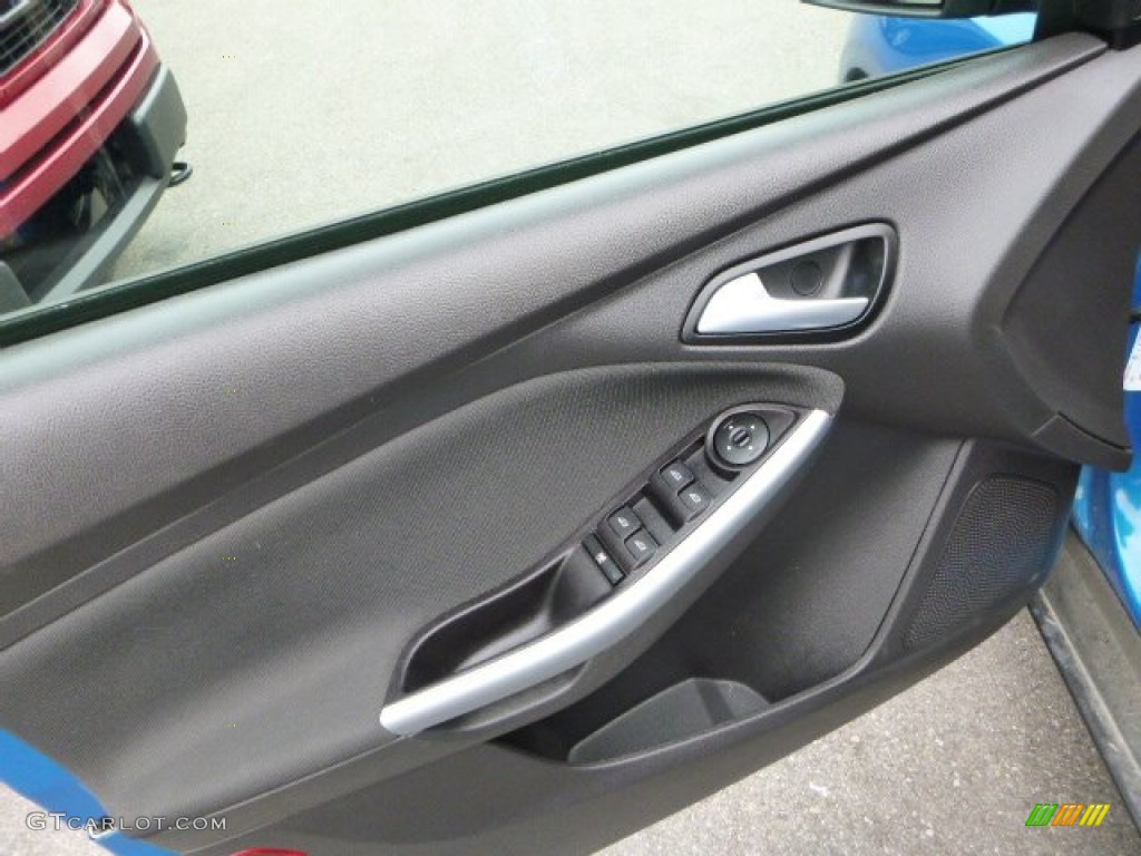 2012 Focus SE Sport Sedan - Blue Candy Metallic / Two-Tone Sport photo #19