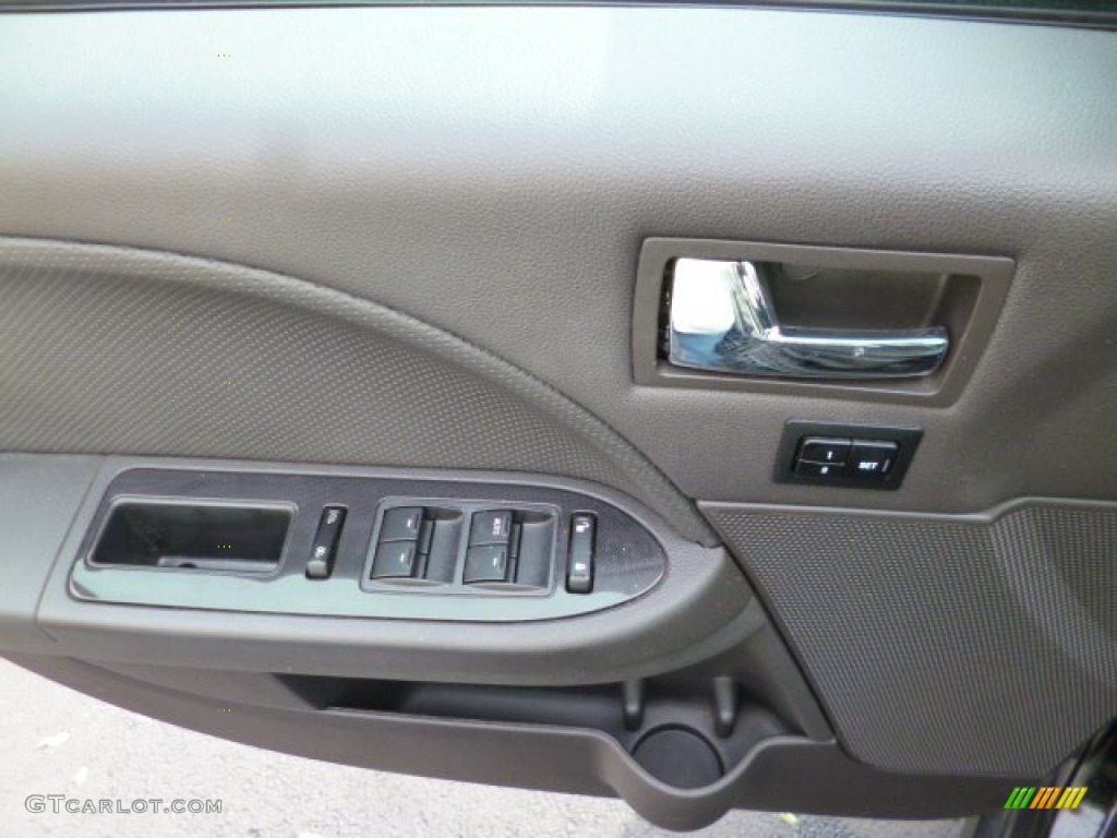 2008 Taurus X Limited AWD - Black / Charcoal Black photo #18