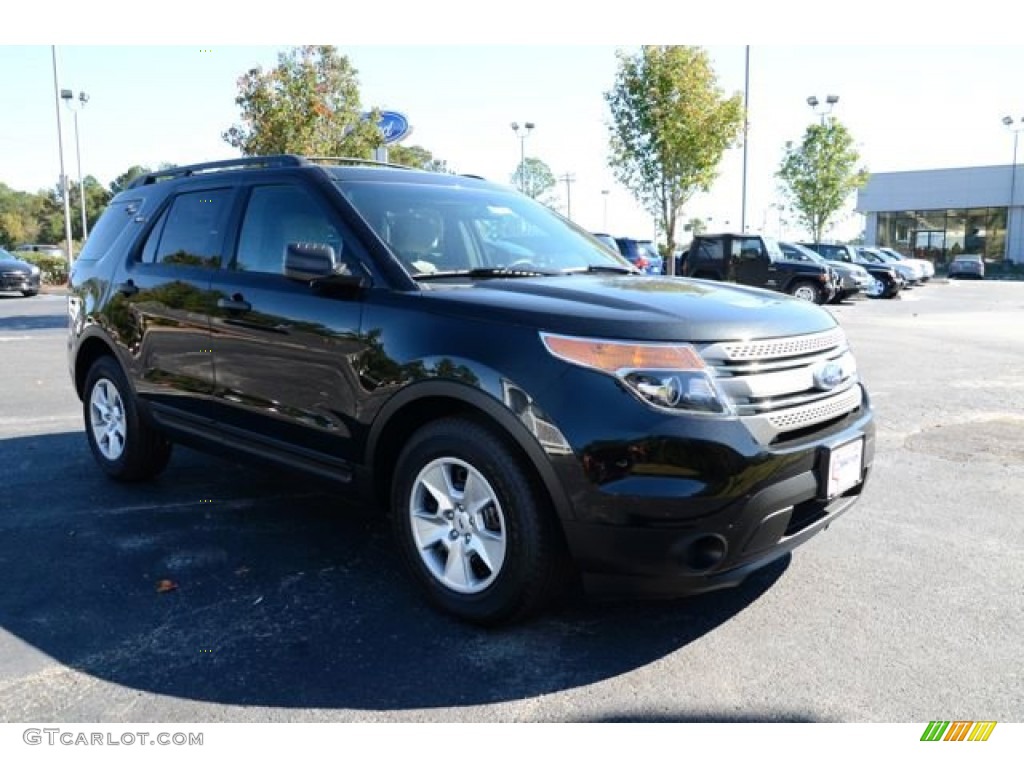 2014 Explorer FWD - Tuxedo Black / Medium Light Stone photo #3