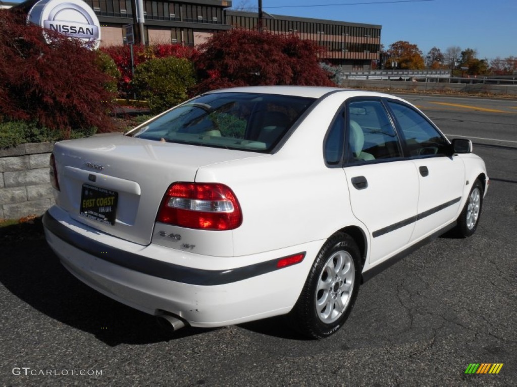 2001 S40 1.9T - White / Taupe/Light Taupe photo #4