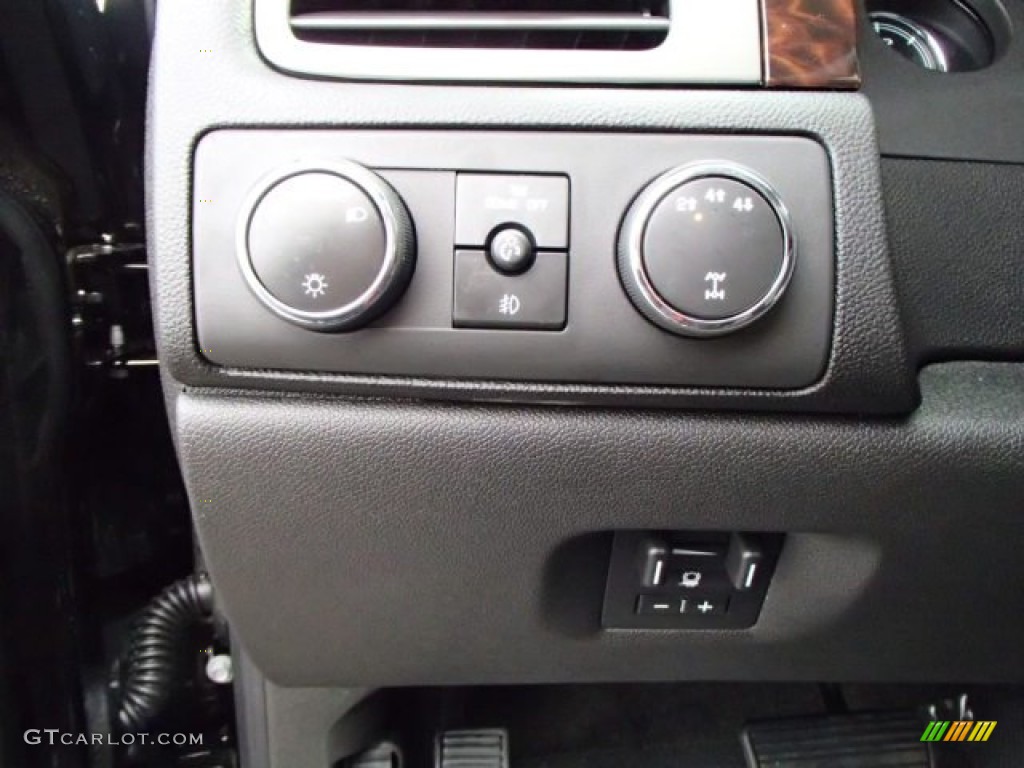 2014 GMC Sierra 2500HD Denali Crew Cab 4x4 Controls Photo #87550076