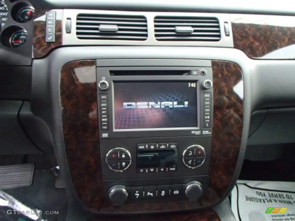 2014 GMC Sierra 2500HD Denali Crew Cab 4x4 Controls Photo #87550121