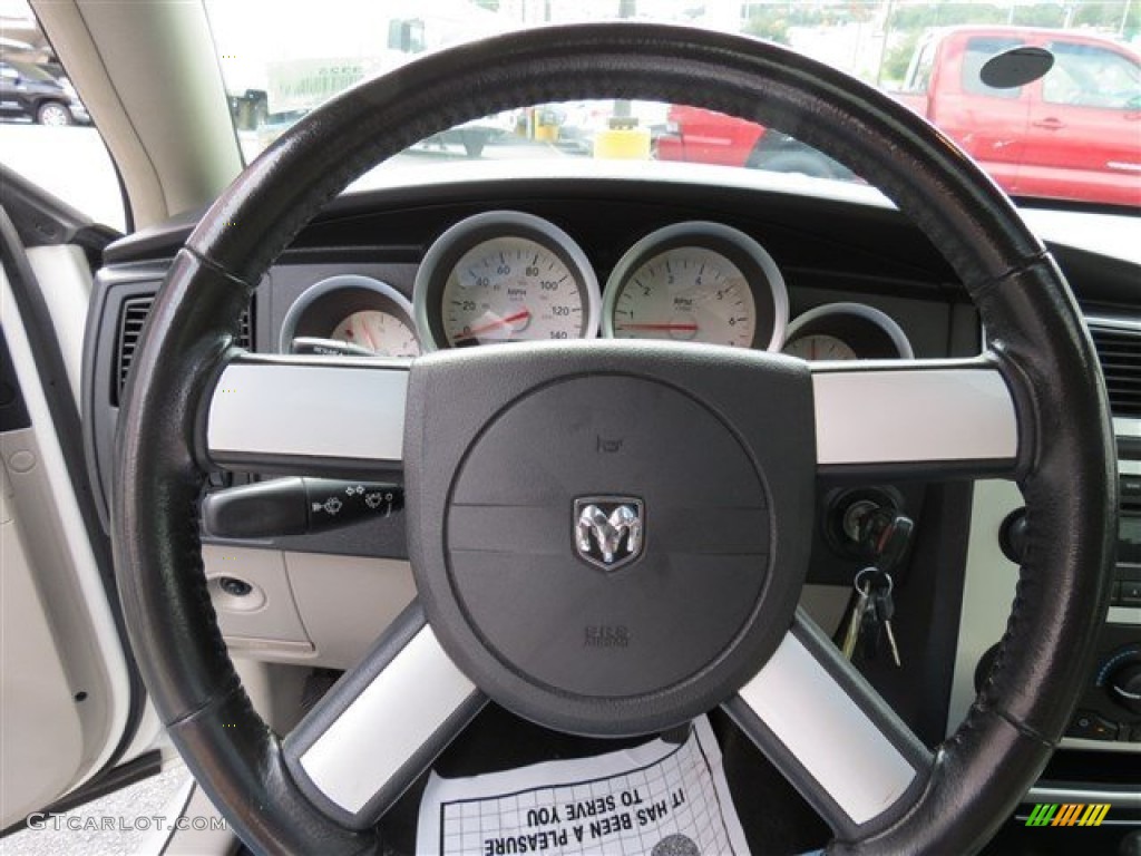 2006 Charger SE - Stone White / Dark Slate Gray/Light Graystone photo #17