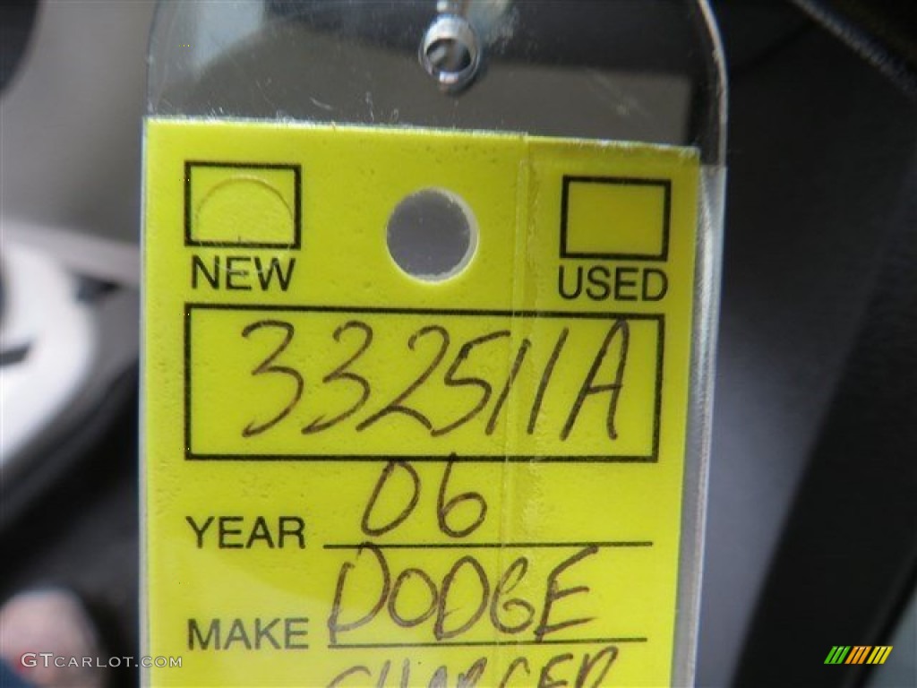 2006 Charger SE - Stone White / Dark Slate Gray/Light Graystone photo #19