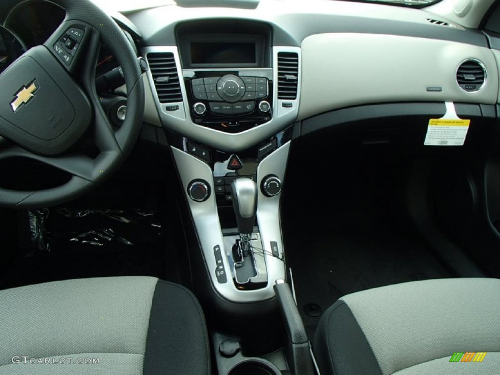 2014 Cruze LS - Blue Ray Metallic / Jet Black/Medium Titanium photo #4