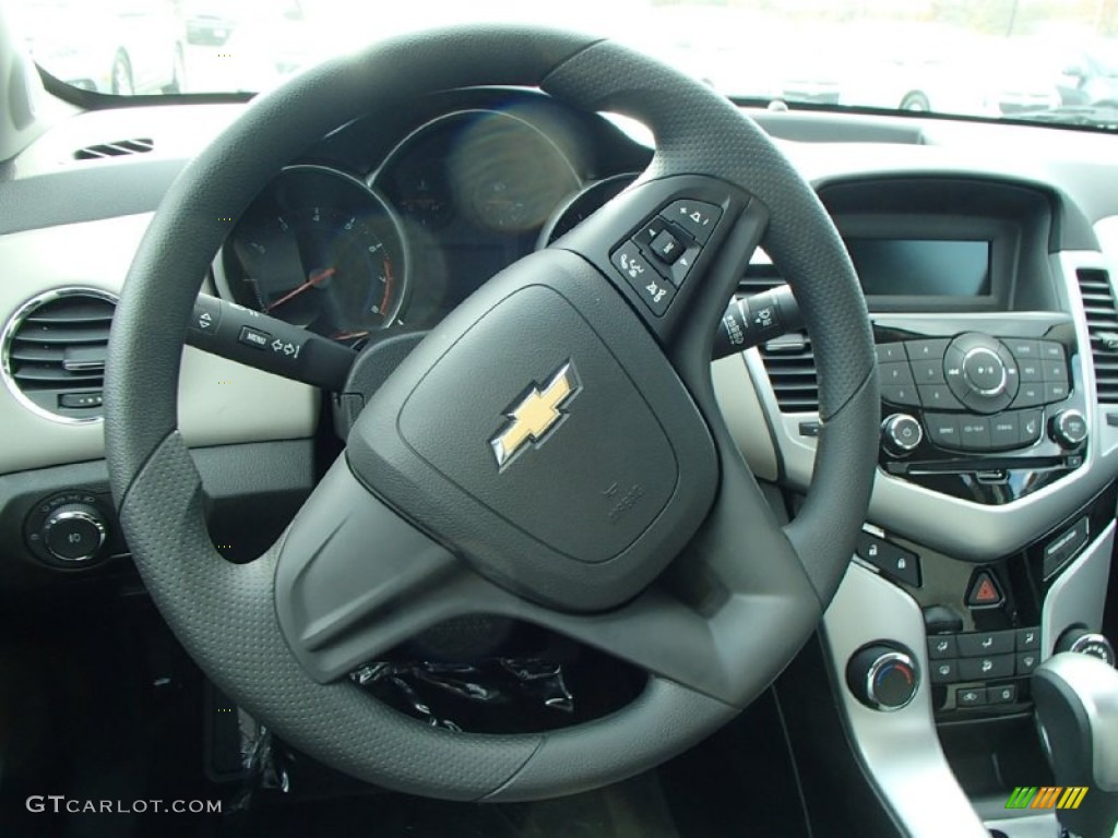 2014 Cruze LS - Blue Ray Metallic / Jet Black/Medium Titanium photo #5