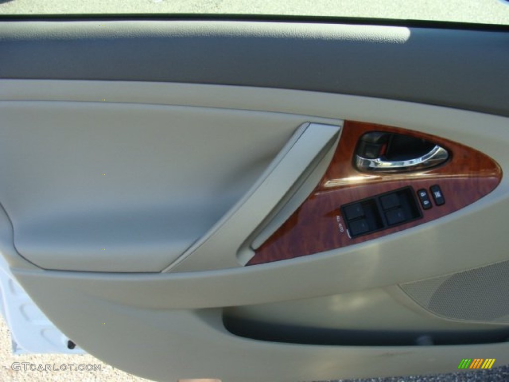 2011 Camry XLE - Super White / Bisque photo #6
