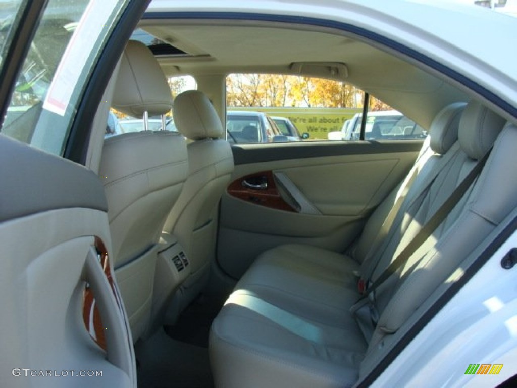 2011 Camry XLE - Super White / Bisque photo #13