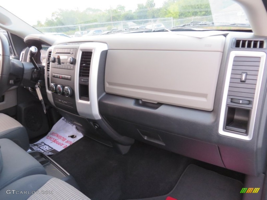 2011 Ram 1500 SLT Crew Cab - Bright Silver Metallic / Dark Slate Gray/Medium Graystone photo #29