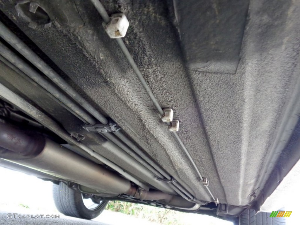 2000 Jaguar XK XKR Coupe Undercarriage Photos