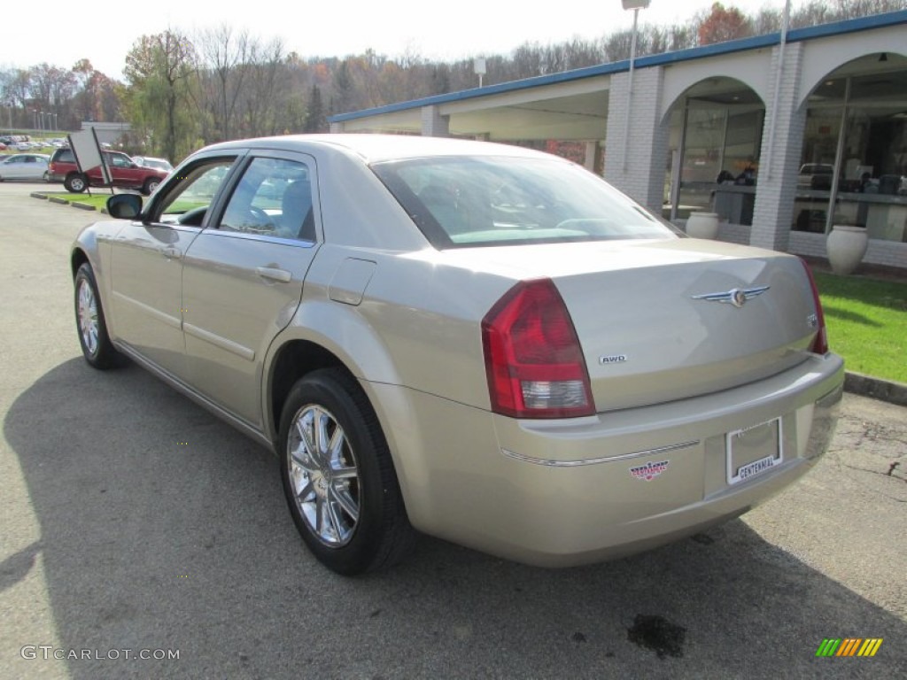 2007 300 Touring AWD - Linen Gold Metallic / Dark Khaki/Light Graystone photo #4