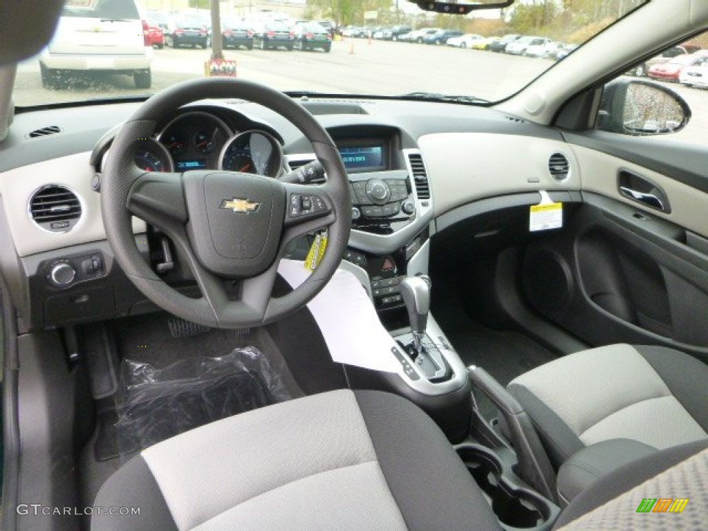 2014 Cruze LS - Rainforest Green Metallic / Jet Black/Medium Titanium photo #12