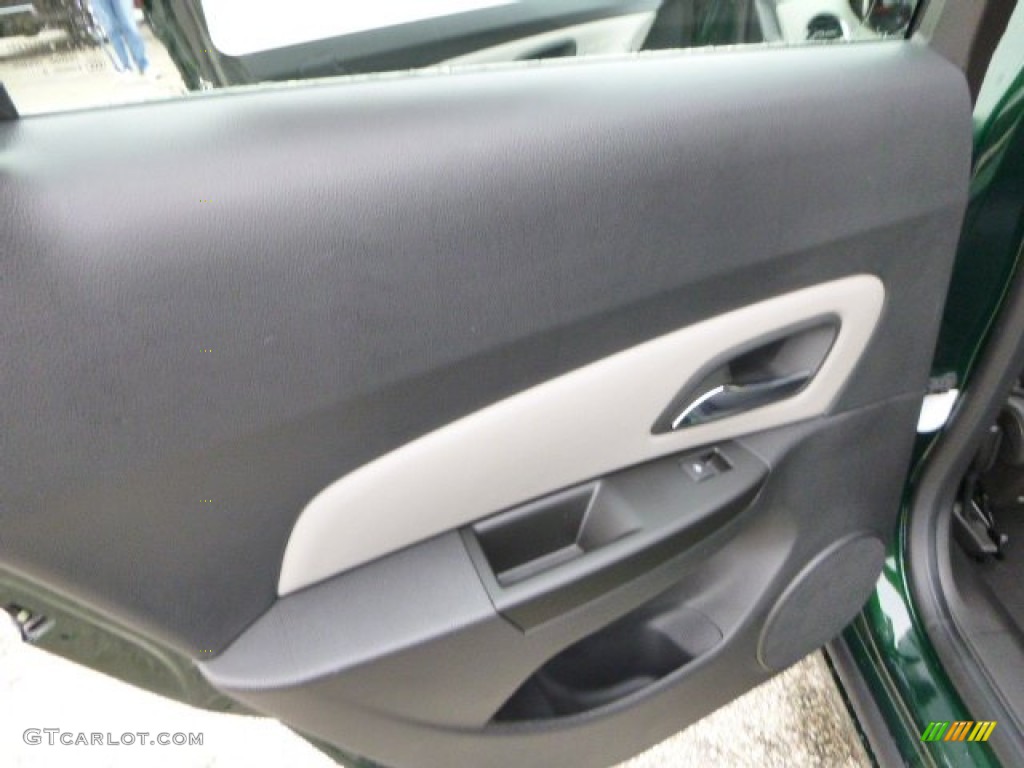 2014 Cruze LS - Rainforest Green Metallic / Jet Black/Medium Titanium photo #13