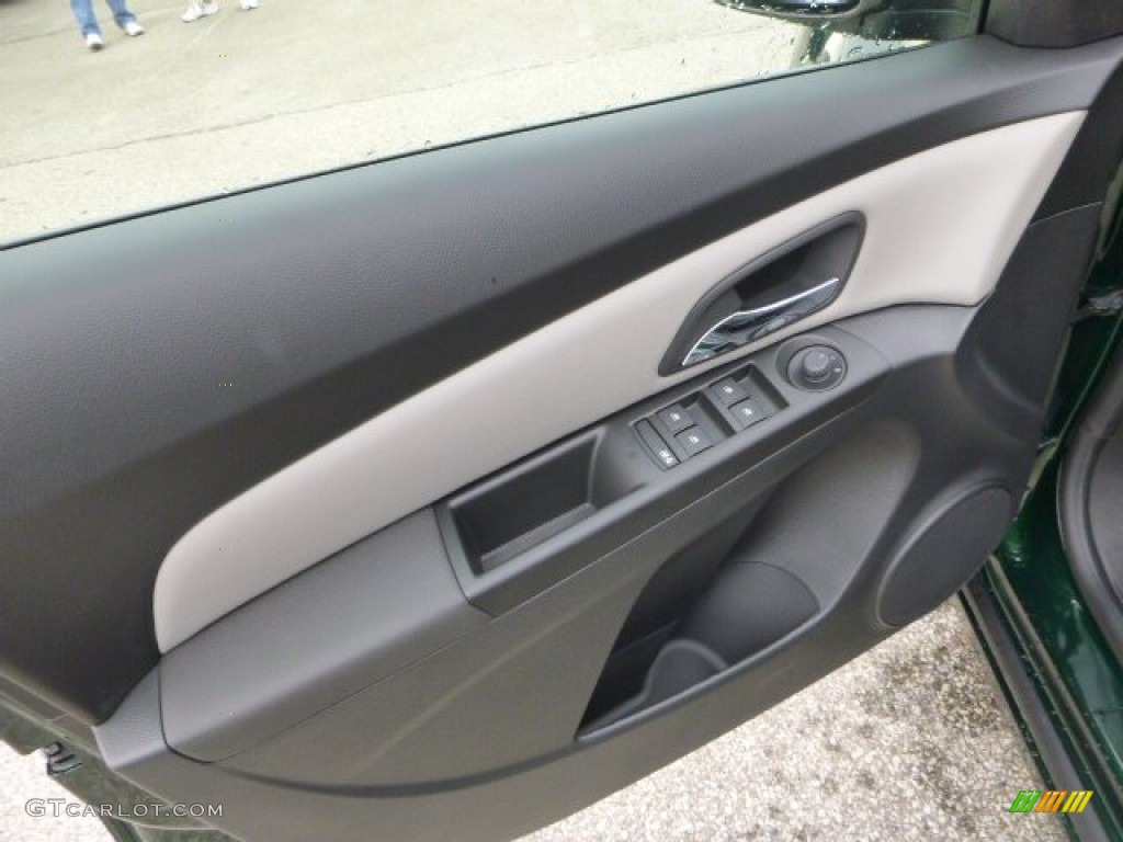 2014 Cruze LS - Rainforest Green Metallic / Jet Black/Medium Titanium photo #14