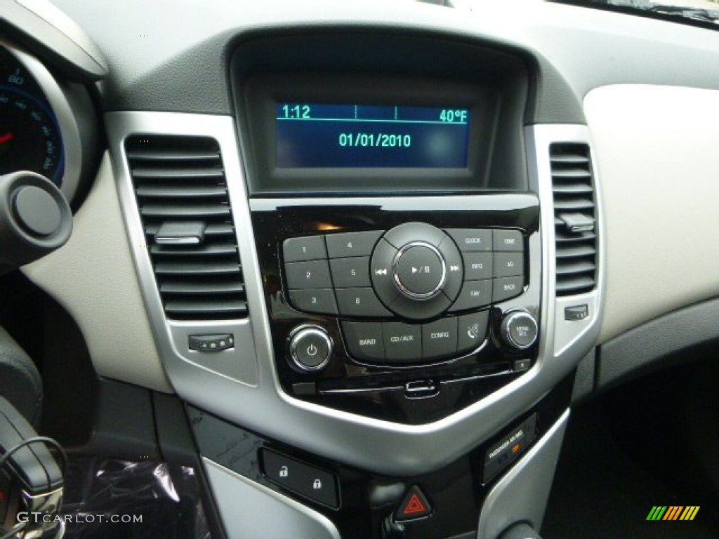 2014 Cruze LS - Rainforest Green Metallic / Jet Black/Medium Titanium photo #18