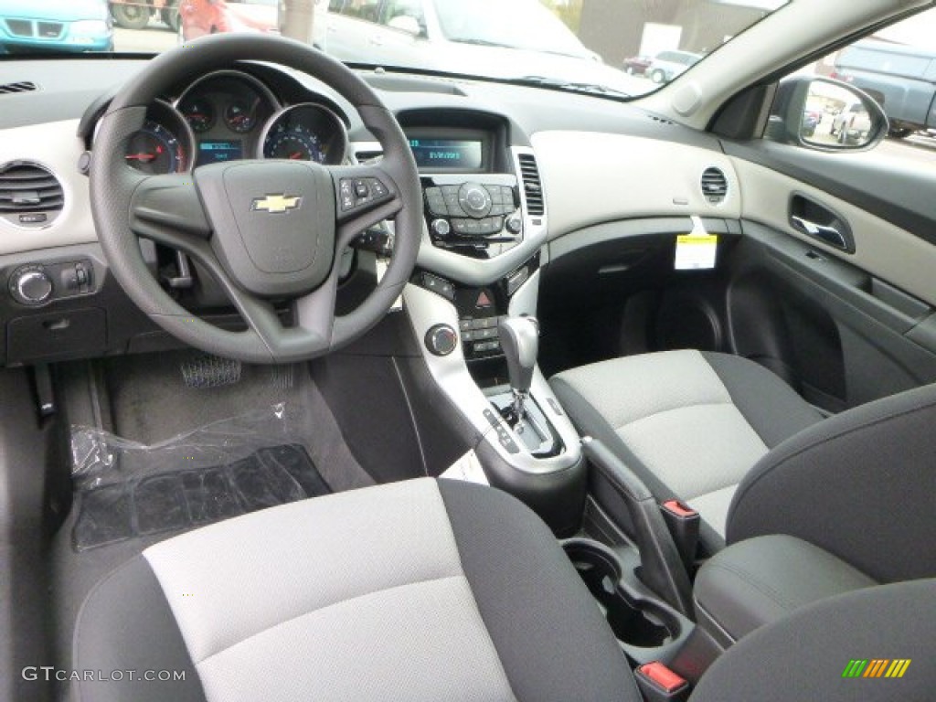 2014 Cruze LS - Rainforest Green Metallic / Jet Black/Medium Titanium photo #12
