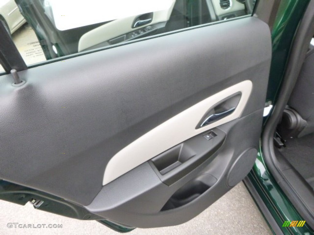 2014 Cruze LS - Rainforest Green Metallic / Jet Black/Medium Titanium photo #13