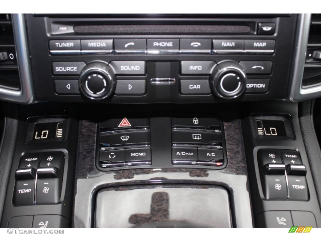 2013 Porsche Cayenne S Hybrid Controls Photo #87582939