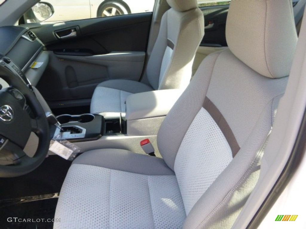 2014 Camry LE - Super White / Ash photo #10
