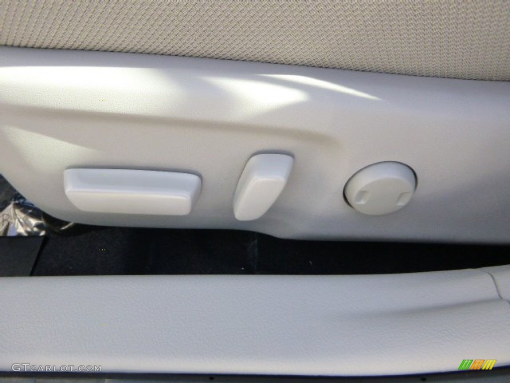 2014 Camry LE - Super White / Ash photo #15