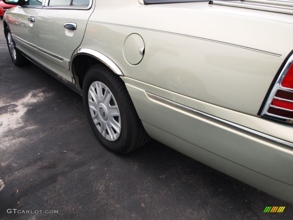 2004 Grand Marquis GS - Silver Birch Metallic / Dark Charcoal photo #4