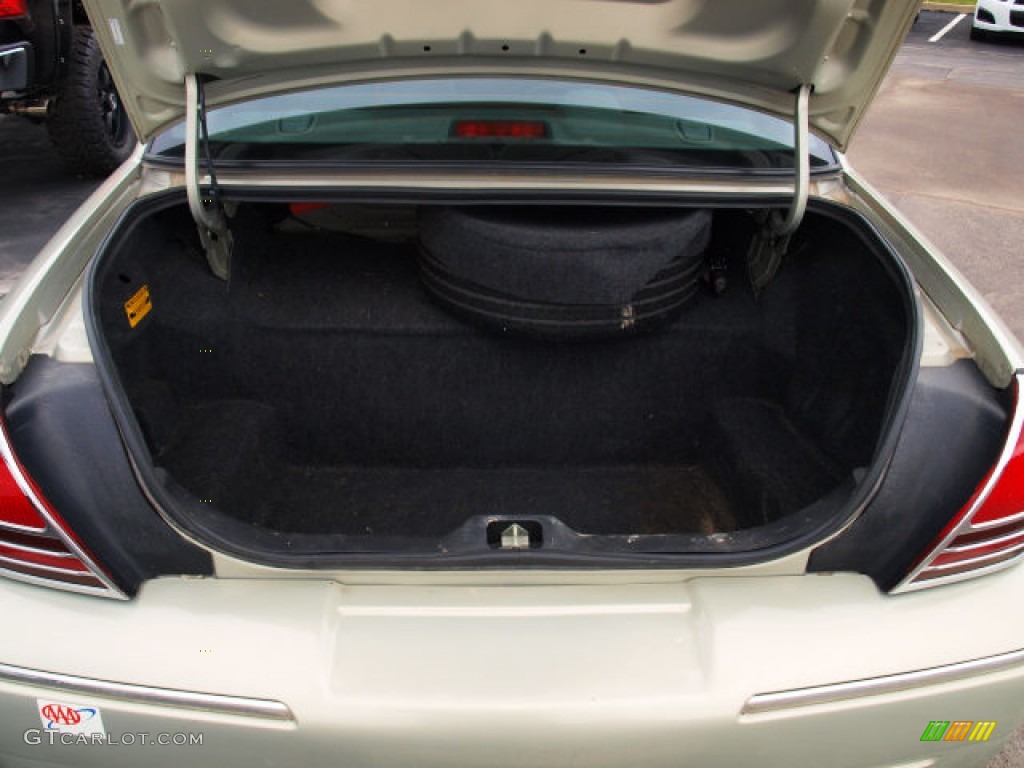 2004 Grand Marquis GS - Silver Birch Metallic / Dark Charcoal photo #5