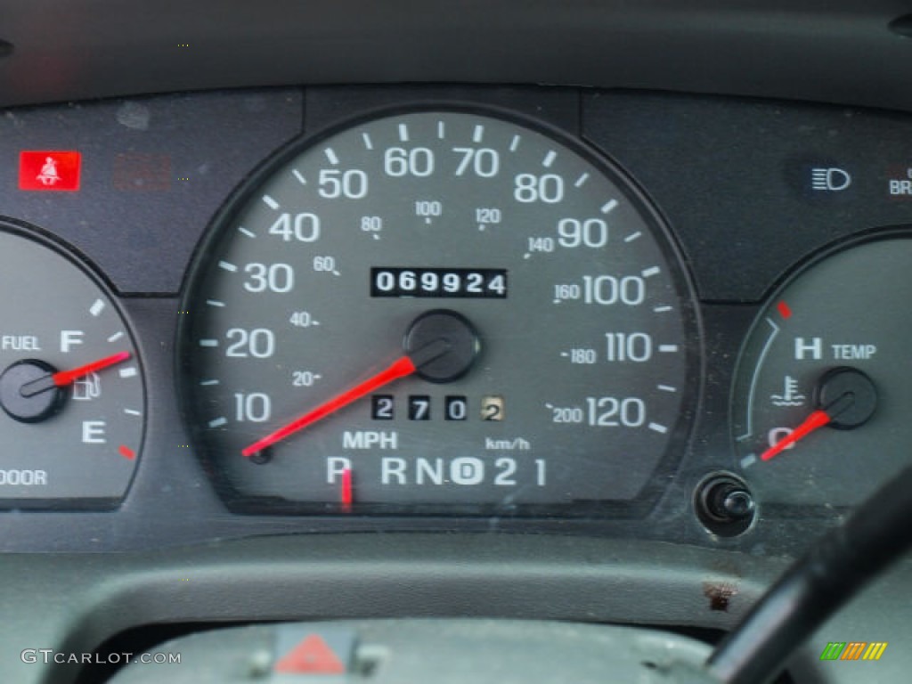 2004 Grand Marquis GS - Silver Birch Metallic / Dark Charcoal photo #14